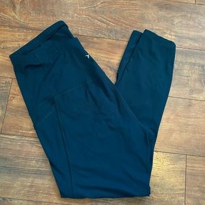 Old Navy Maternity 7/8 length leggings, size large